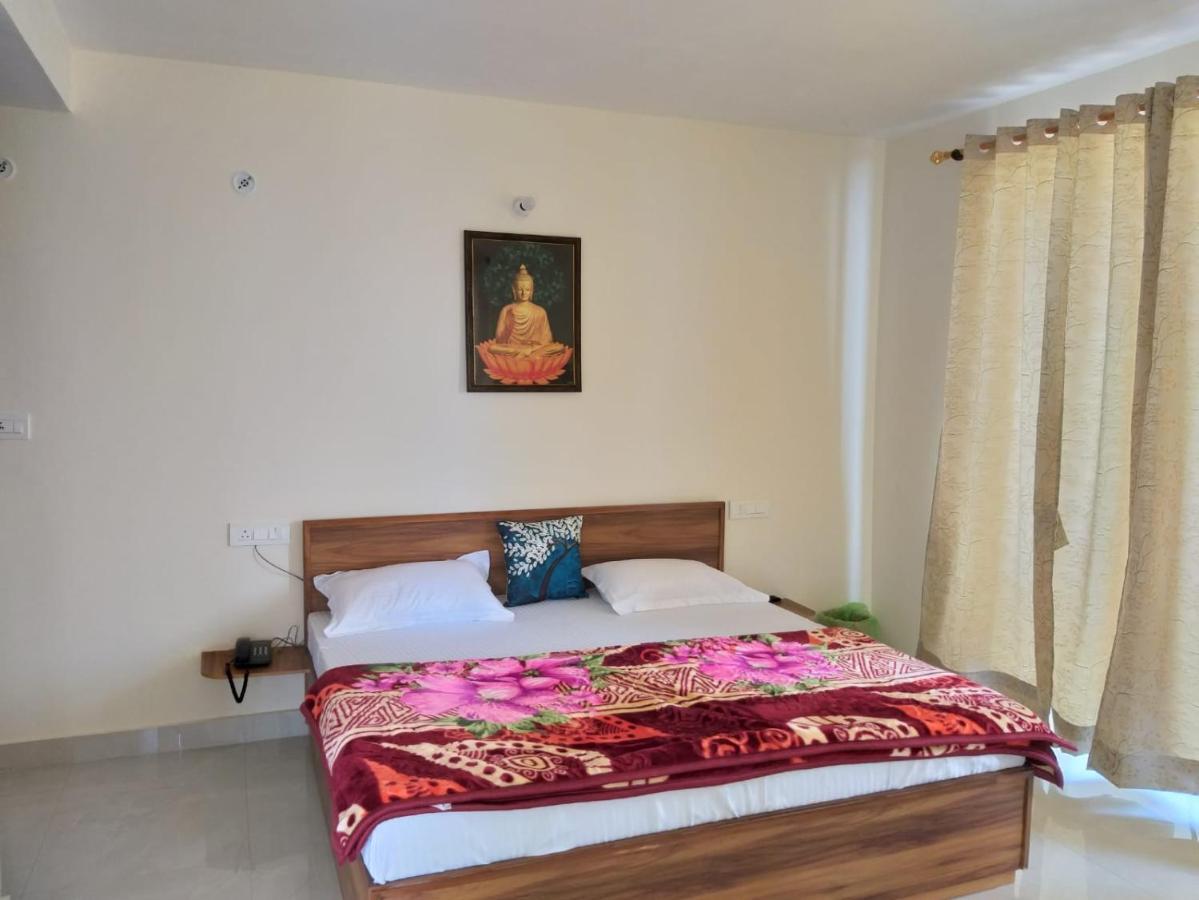 Elphinstone Inn Almora Extérieur photo