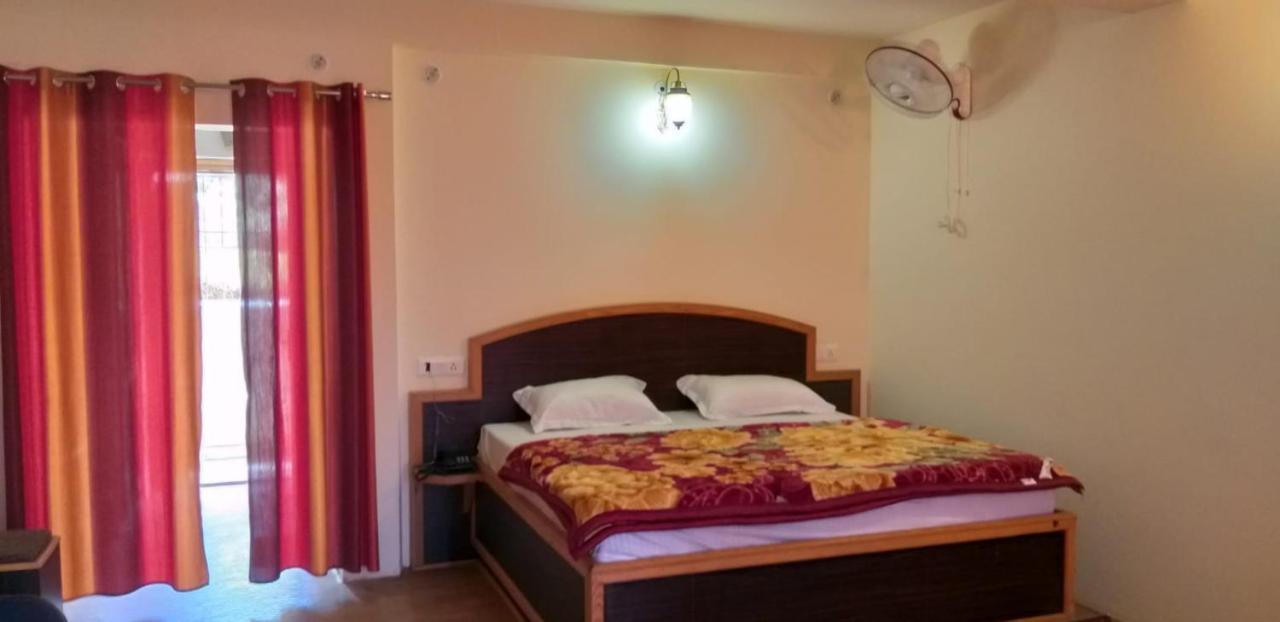 Elphinstone Inn Almora Extérieur photo