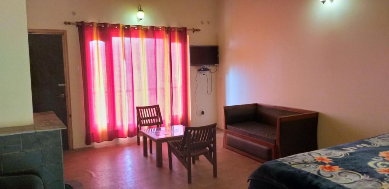 Elphinstone Inn Almora Extérieur photo