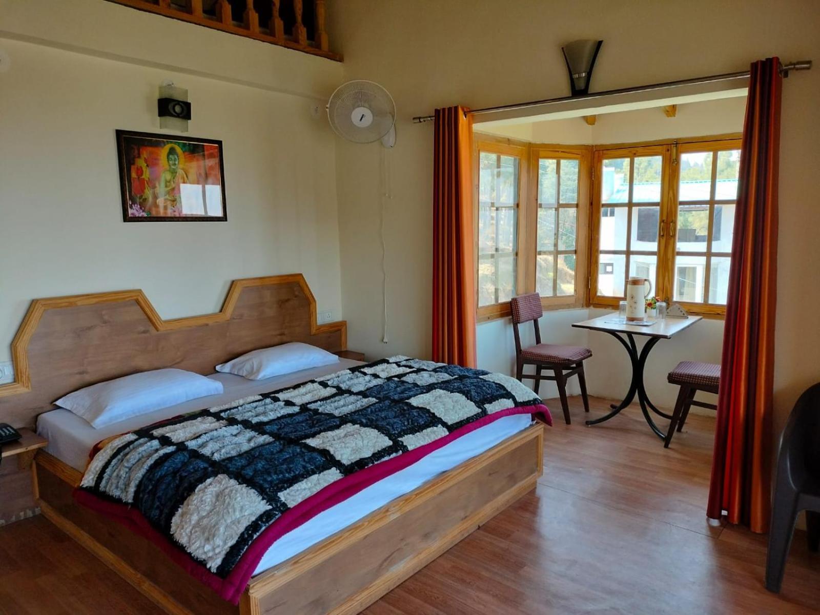 Elphinstone Inn Almora Extérieur photo